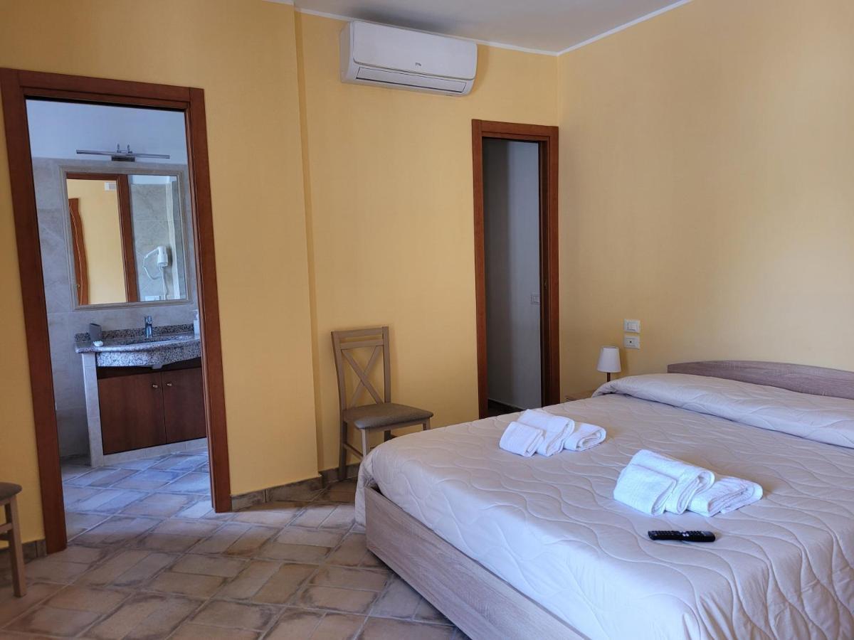 Aparthotel Turistico Magnifico Alessandro Valle Bernardo 04025 Lt Cir 19063 Nei Pressi Di 04022 Fondi Lt Lenola