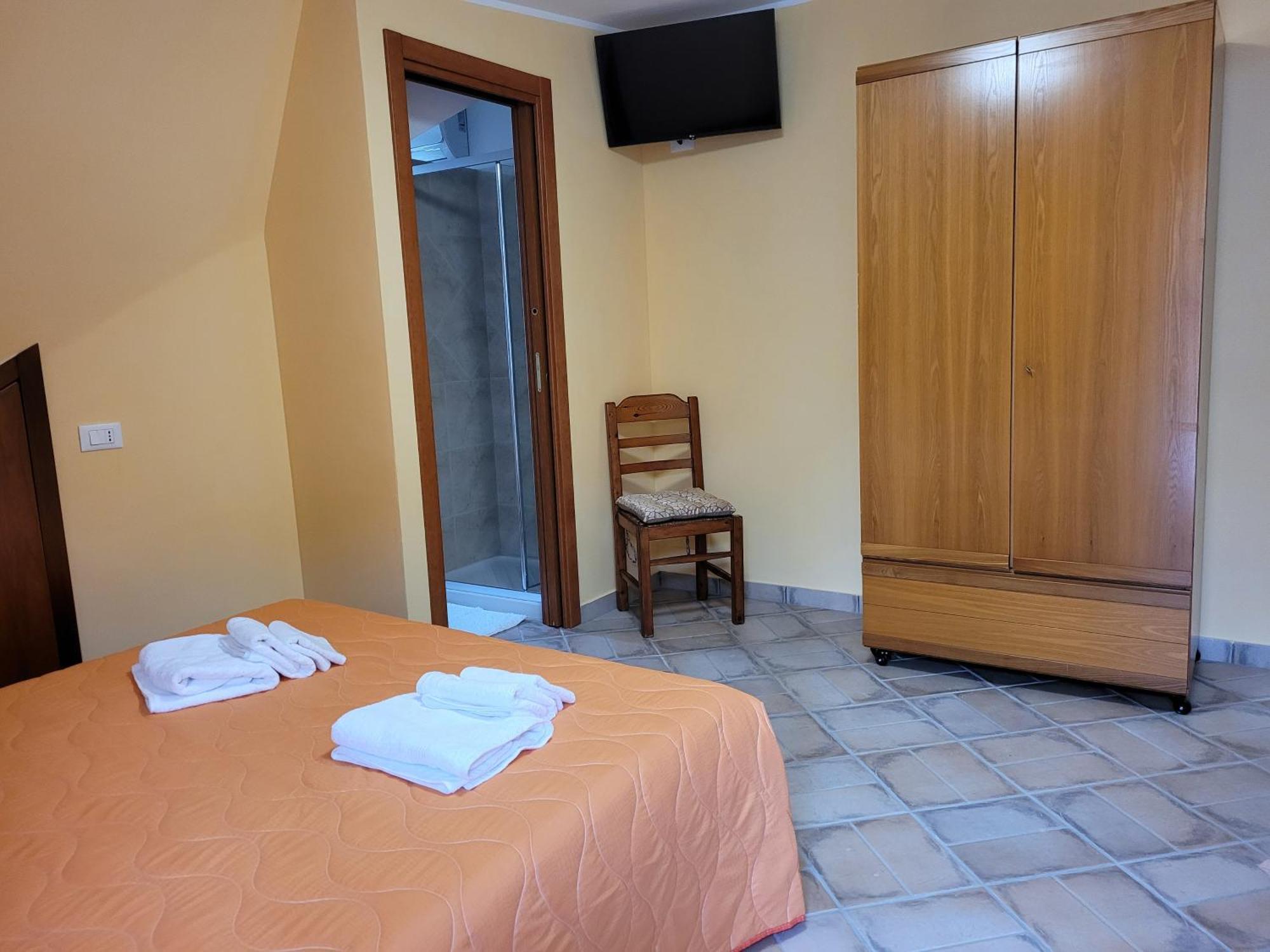 Aparthotel Turistico Magnifico Alessandro Valle Bernardo 04025 Lt Cir 19063 Nei Pressi Di 04022 Fondi Lt *